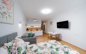 Lulu Apartments - FLORA - Apartament z klimatyzacją , Solny Resort